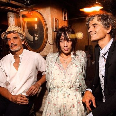 Blonde Redhead Hoja