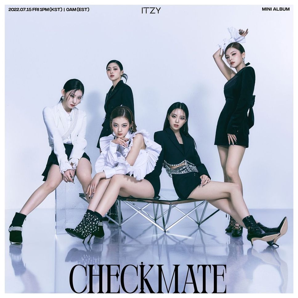 ITZY - SNEAKERS (Easy Version) by ChansMusic