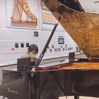 mina_pianoProfile image